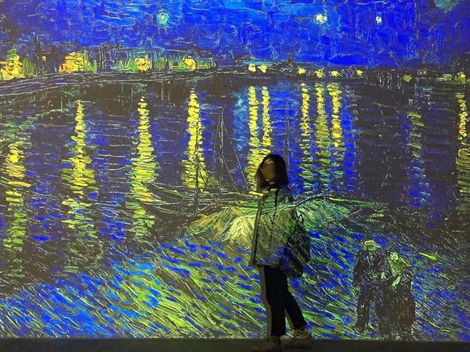 Chụp ảnh trong triển lãm, bảo tàng: Nên hay không?