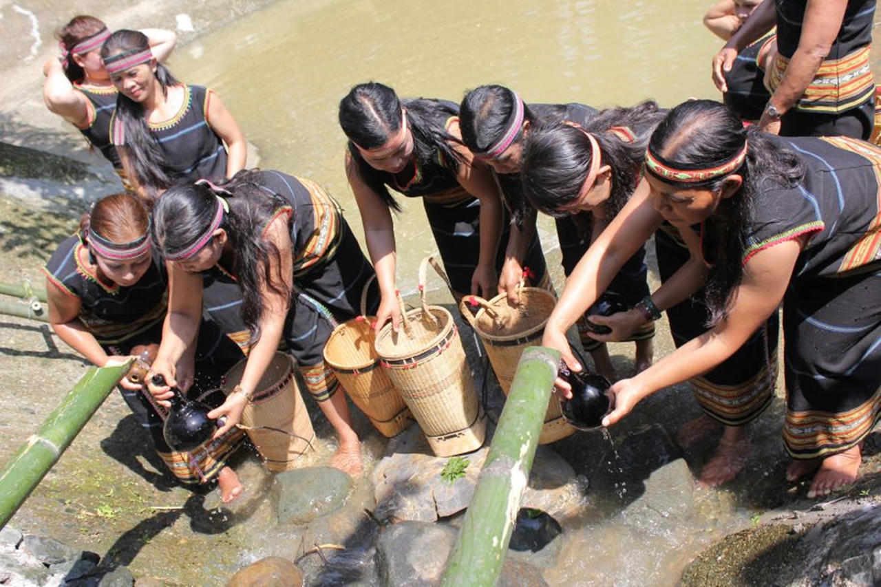 Độc đáo lễ cúng nước giọt của người Rơ Ngao ở Kon Tum