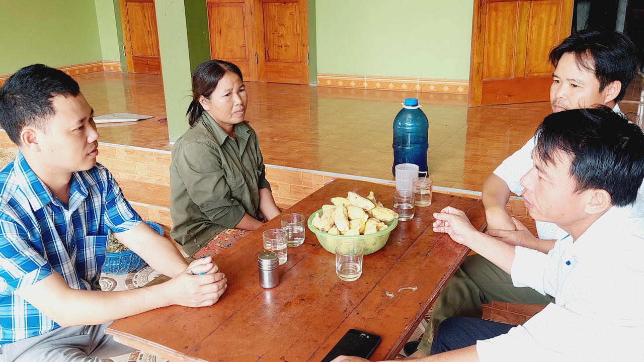 Vợ chồng người nông dân xứ Nghệ bán bò ủng hộ làm đường nông thôn mới