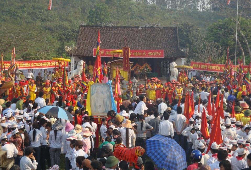 Đền thiêng ngàn tuổi bên núi Quả, sông Lam