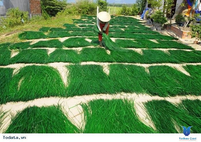 Lạc vào thế giới sắc màu ở làng chiếu Cẩm Nê