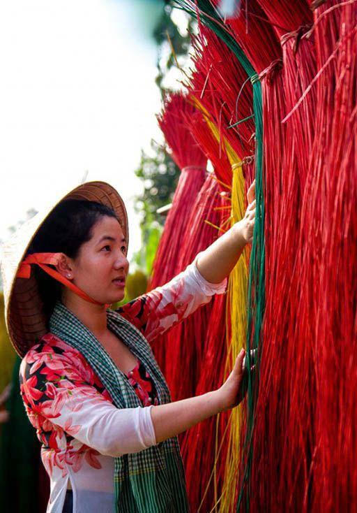 Lạc vào thế giới sắc màu ở làng chiếu Cẩm Nê