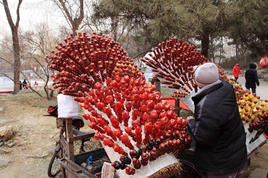 Kẹo hồ lô: Món ăn đường phố “ngon, bổ, rẻ” của Trung Quốc