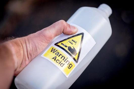 Người cha trả giá vì dùng axít để ngăn cản đám cưới không “môn đăng hộ đối” của con trai