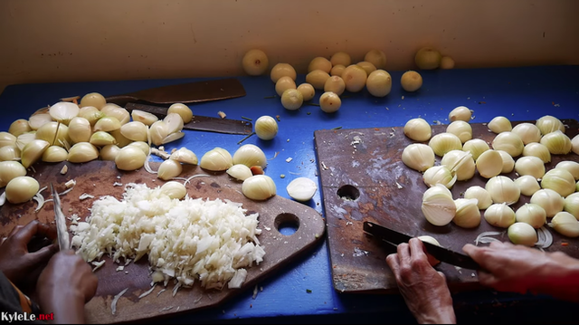 Những chiếc nem “cứu” đời chàng trai Việt bị lừa sang châu Phi