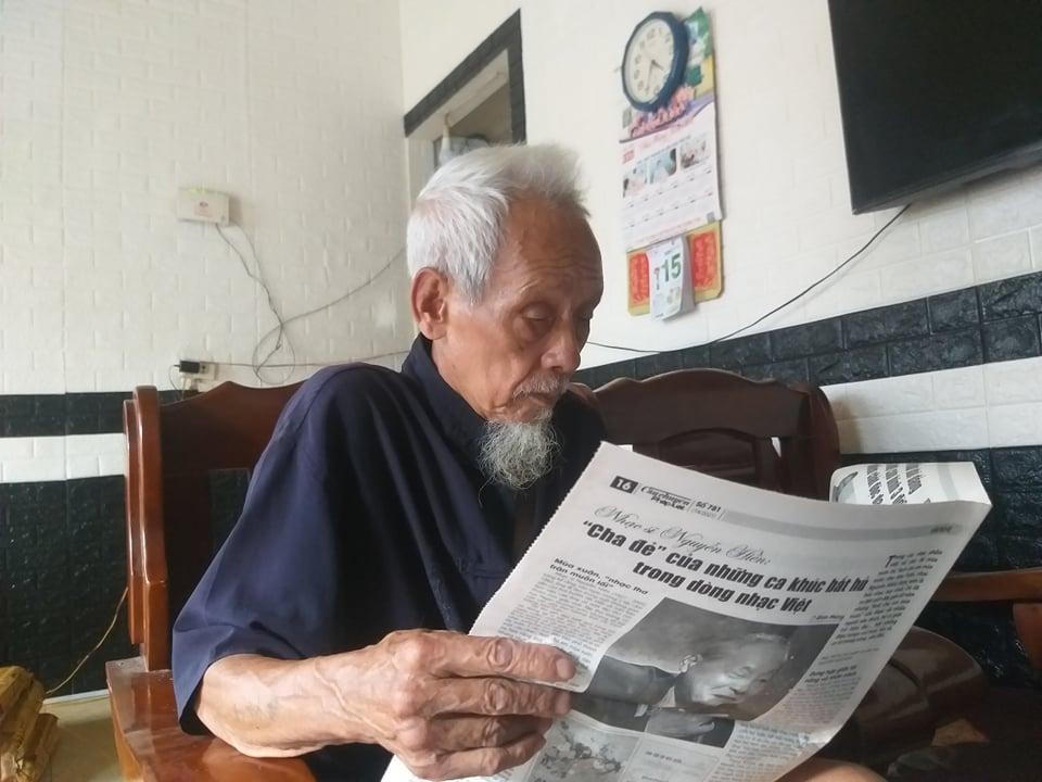 Nỗi nhớ nghề của cụ ông hơn 30 năm đạp xe bán báo dạo ở thành Vinh