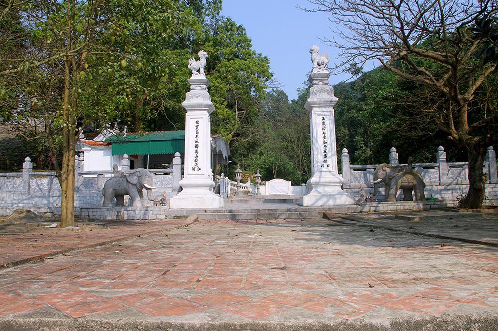 Chiêm bái ngôi đền thờ danh tướng trấn giữ biên cương xứ Nghệ