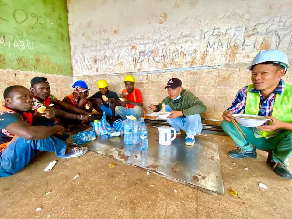 Quang Linh Vlogs - Chàng trai Việt mang những điều kỳ diệu đến đất nước Angola