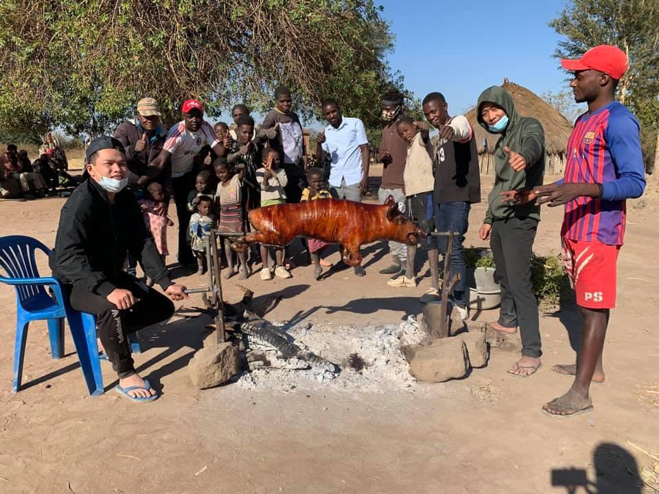 Quang Linh Vlogs - Chàng trai Việt mang những điều kỳ diệu đến đất nước Angola