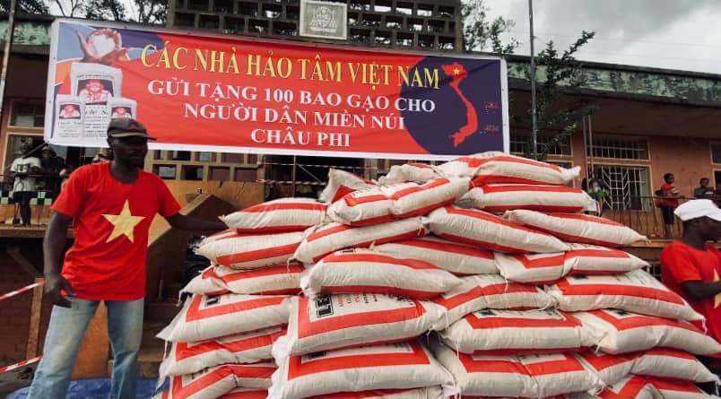 Quang Linh Vlogs - Chàng trai Việt mang những điều kỳ diệu đến đất nước Angola