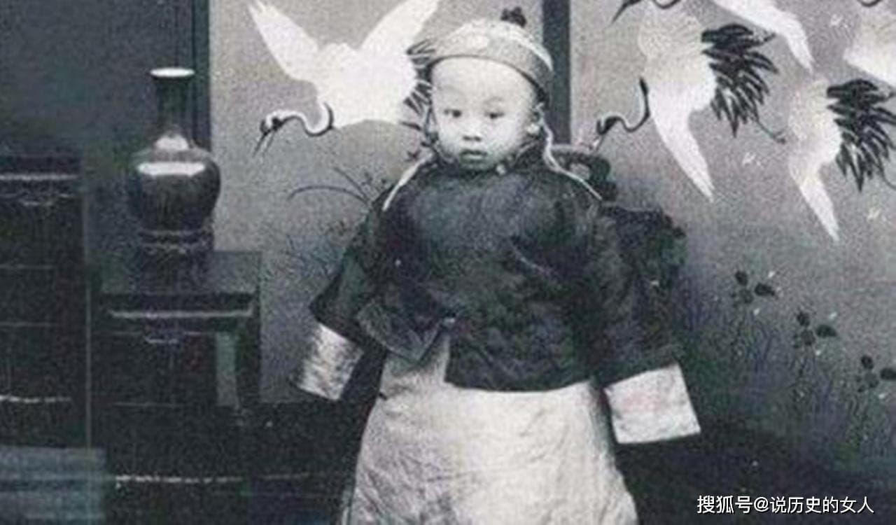 Tuổi thơ đói khát trong Tử Cấm Thành của Hoàng đế cuối cùng nhà Thanh