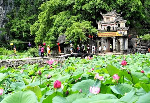 Thơ Thiền Việt Nam (Kỳ 4): Phật pháp trường tồn dưới nhãn quan của bậc minh quân