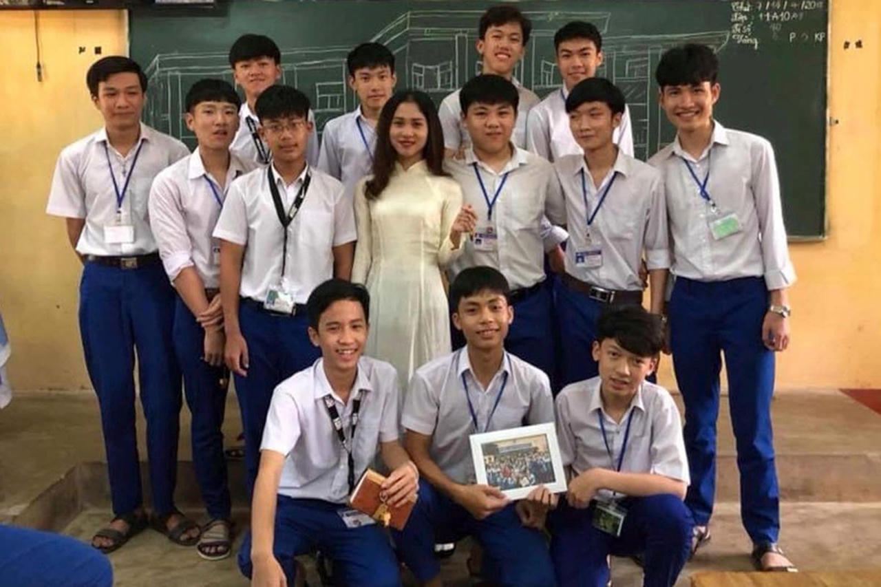 Nghị lực vượt khó của cô giáo trẻ người Brâu đầu tiên trúng cử đại biểu Quốc hội