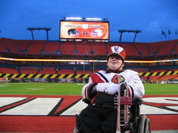 Tình yêu vô bờ của cha nâng bước tài năng âm nhạc cho chàng trai khuyết tật 