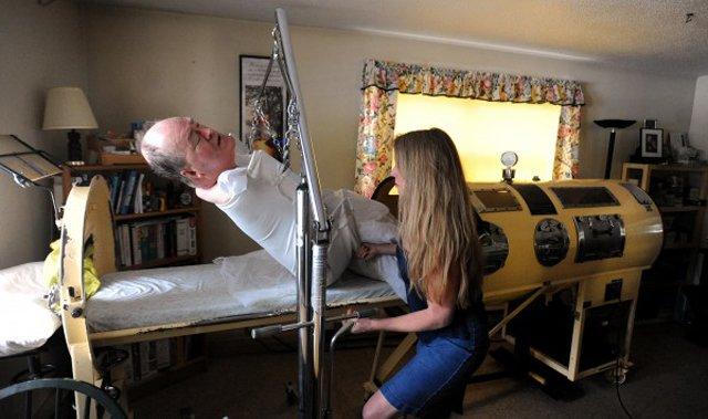 Sống với lá phổi khổng lồ bằng sắt, vẫn phấn đấu trở thành luật sư danh tiếng