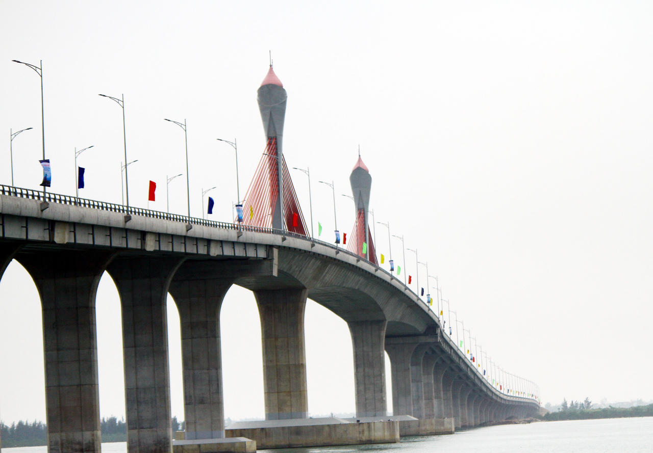 "Dải cầu kiều" bên bờ sông Lam nâng cánh câu Ví Giặm