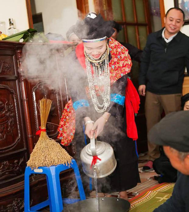 Về Hoàng Su Phì mê đắm nghề chạm khắc bạc truyền thống của người Nùng