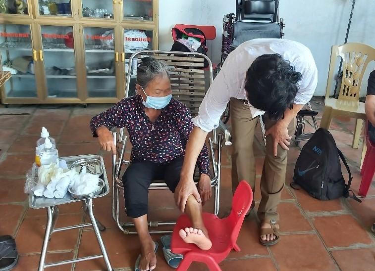 Lương y 47 năm dùng bài thuốc gia truyền cứu người bị rắn cắn