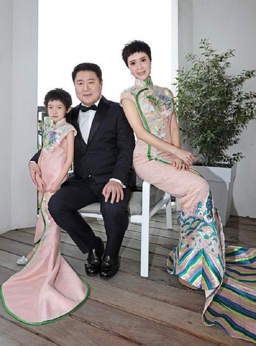 Sau những bê bối tình ái, “Công chúa Khổng Tước” Kim Xảo Xảo hạnh phúc viên mãn bên chồng đại gia