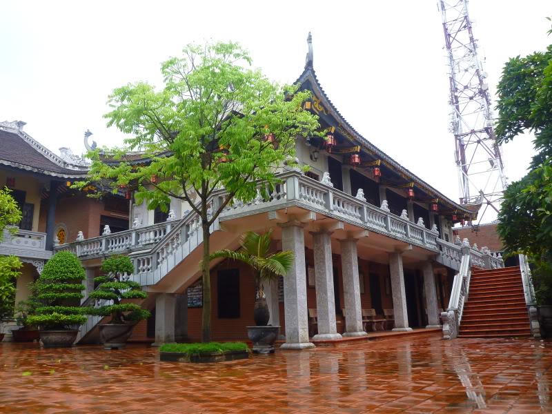 Chiêm bái ngôi chùa vốn là tòa Vọng Cung của Thành Nam xưa