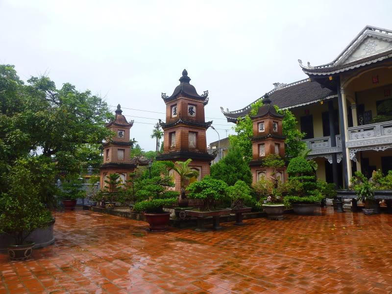 Chiêm bái ngôi chùa vốn là tòa Vọng Cung của Thành Nam xưa