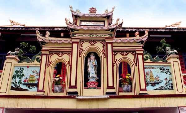 Chiêm bái ngôi chùa vốn là tòa Vọng Cung của Thành Nam xưa