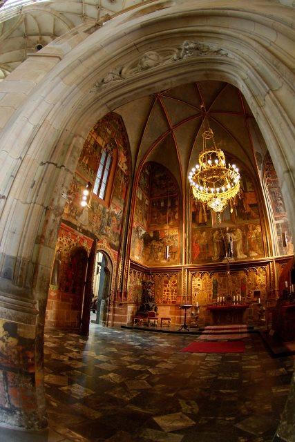 Thăm Thánh đường với thiết kế “Cửa sổ hoa hồng” nổi tiếng châu Âu