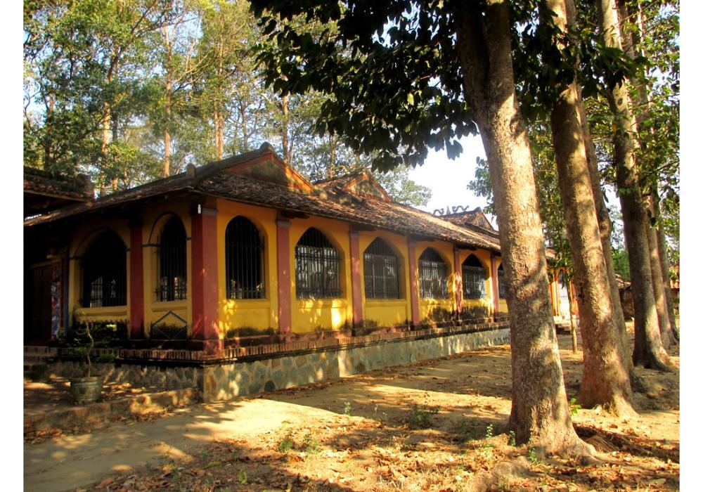 Chuyện “Ông già Ba Tri” đi bộ 3 tháng ròng vượt ngàn cây số nộp đơn kiện lên vua