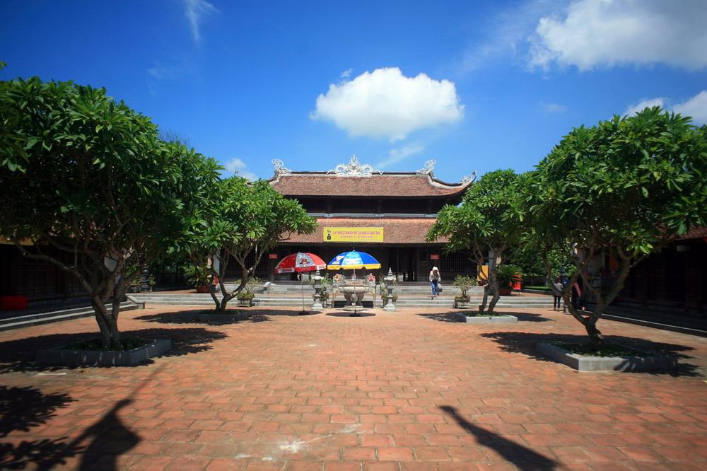 Phượng Hoàng Trung Đô và đền thờ Hoàng đế Quang Trung linh thiêng ở xứ Nghệ