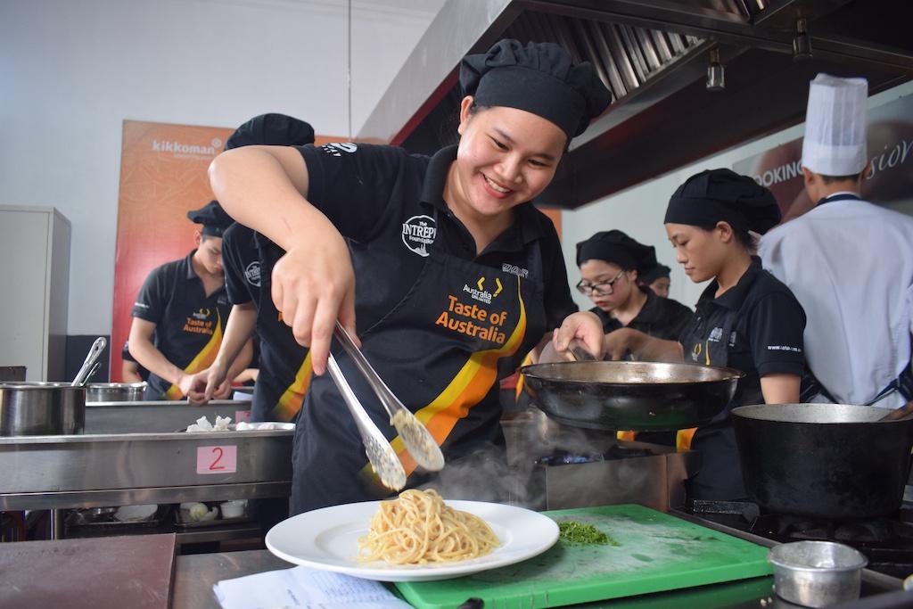 Chàng Việt kiều Hàn Quốc giúp hàng ngàn trẻ em lang thang cơ nhỡ thay đổi số phận 