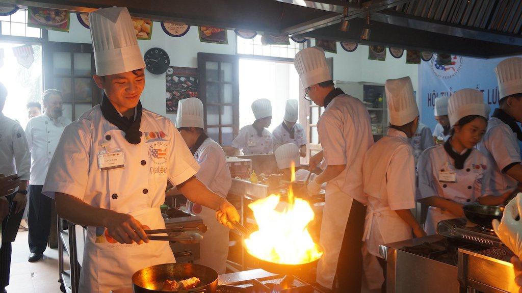 Chàng Việt kiều Hàn Quốc giúp hàng ngàn trẻ em lang thang cơ nhỡ thay đổi số phận 