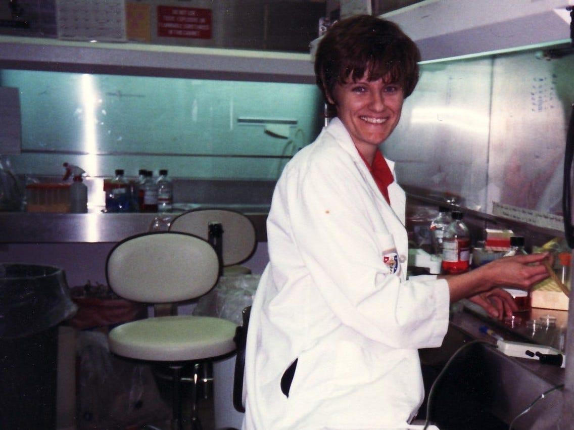 Hành trình hơn 30 năm đi tìm công nghệ mRNA điều chế vaccine của “nữ anh hùng” Kariko Katalin