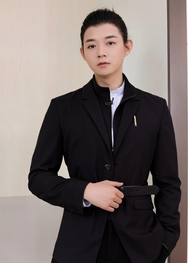 Cbiz lại sốc nặng trước bê bối của nam ca sĩ đình đám Hoắc Tôn