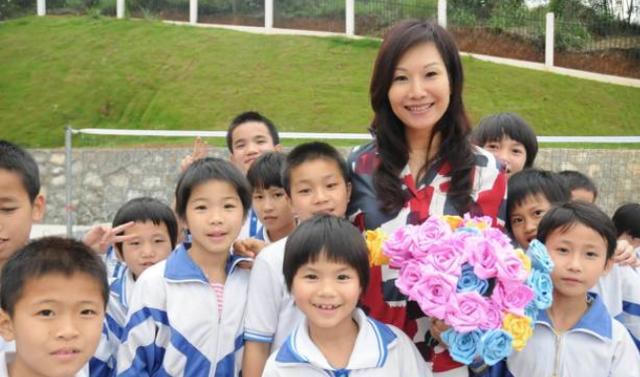 Trở thành nữ tỷ phú bất động sản Trung Hoa từ nhân viên rửa bát, bán quần áo 