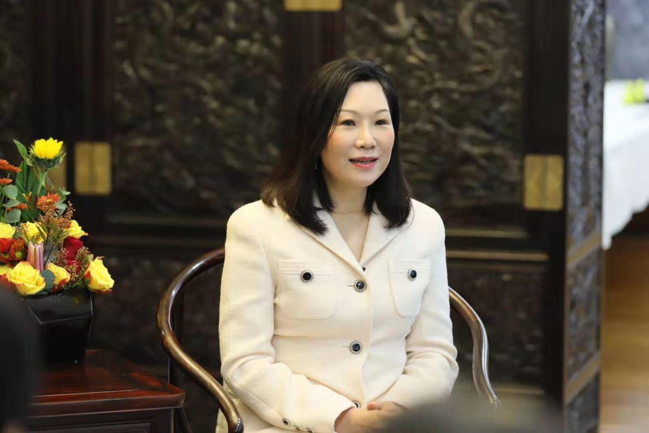 Trở thành nữ tỷ phú bất động sản Trung Hoa từ nhân viên rửa bát, bán quần áo 