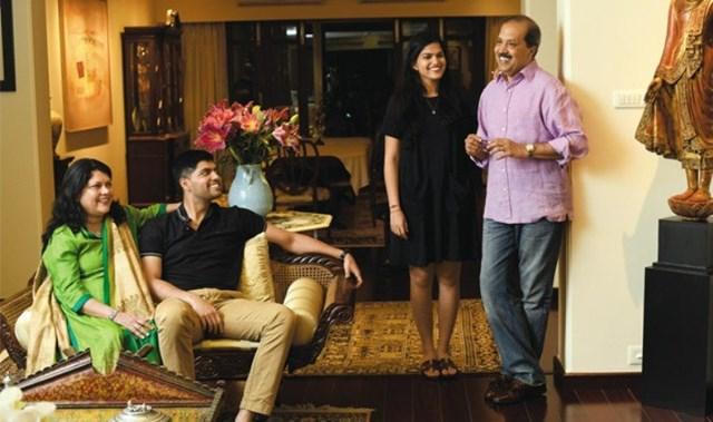 Khởi nghiệp từ buôn mỹ phẩm, Falguni Nayar trở thành nữ tỷ phú Ấn Độ 