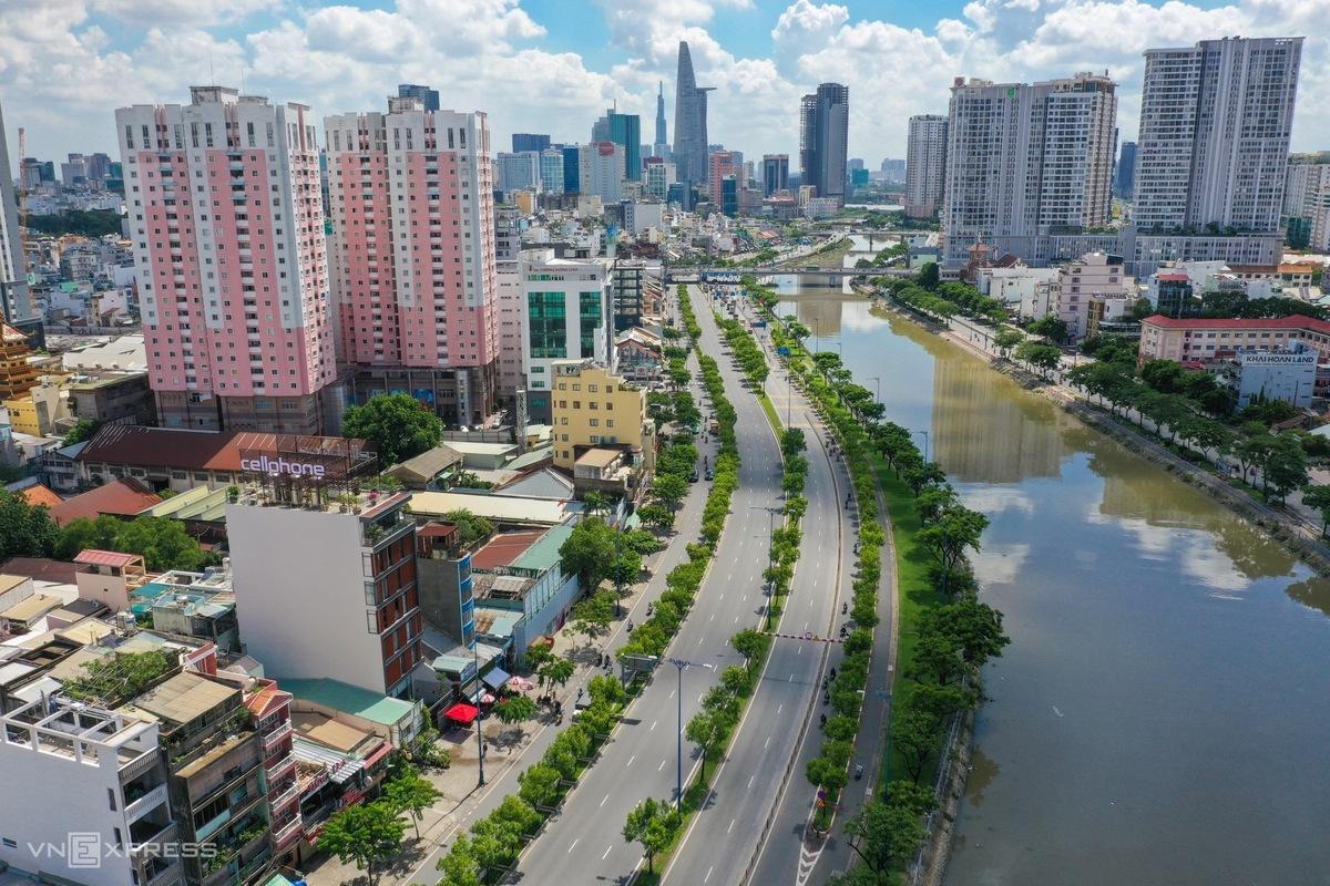 Suy ngẫm giữa tâm bão dịch