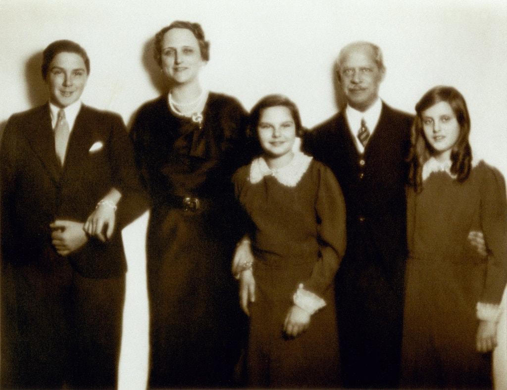 Hàng ngàn tác phẩm nghệ thuật của gia tộc Rothschild đã rơi vào tay Đức Quốc xã như thế nào?