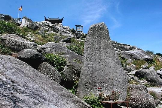 Tập tục thờ đá - Nét tín ngưỡng cổ độc đáo