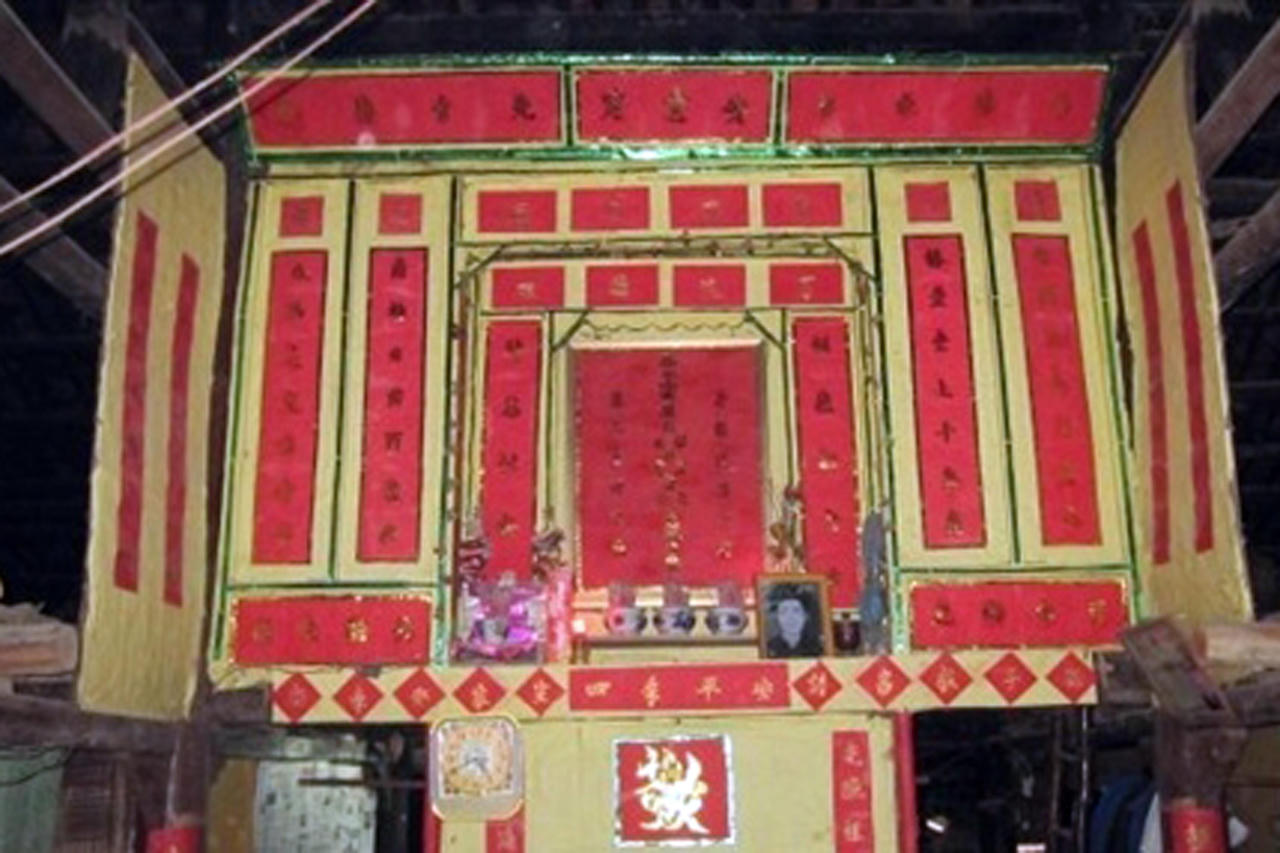 Đặc sắc nghi lễ “Ma Cỏ” rước tổ tiên về nhà thờ cúng của người Lô Lô