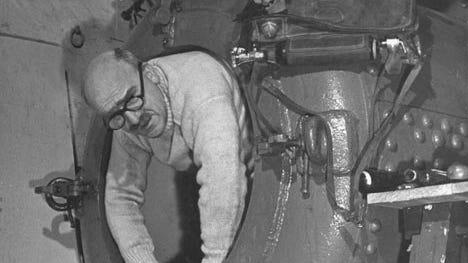 Nhà khoa học “điên rồ” lấy thân mình để thử khí độc