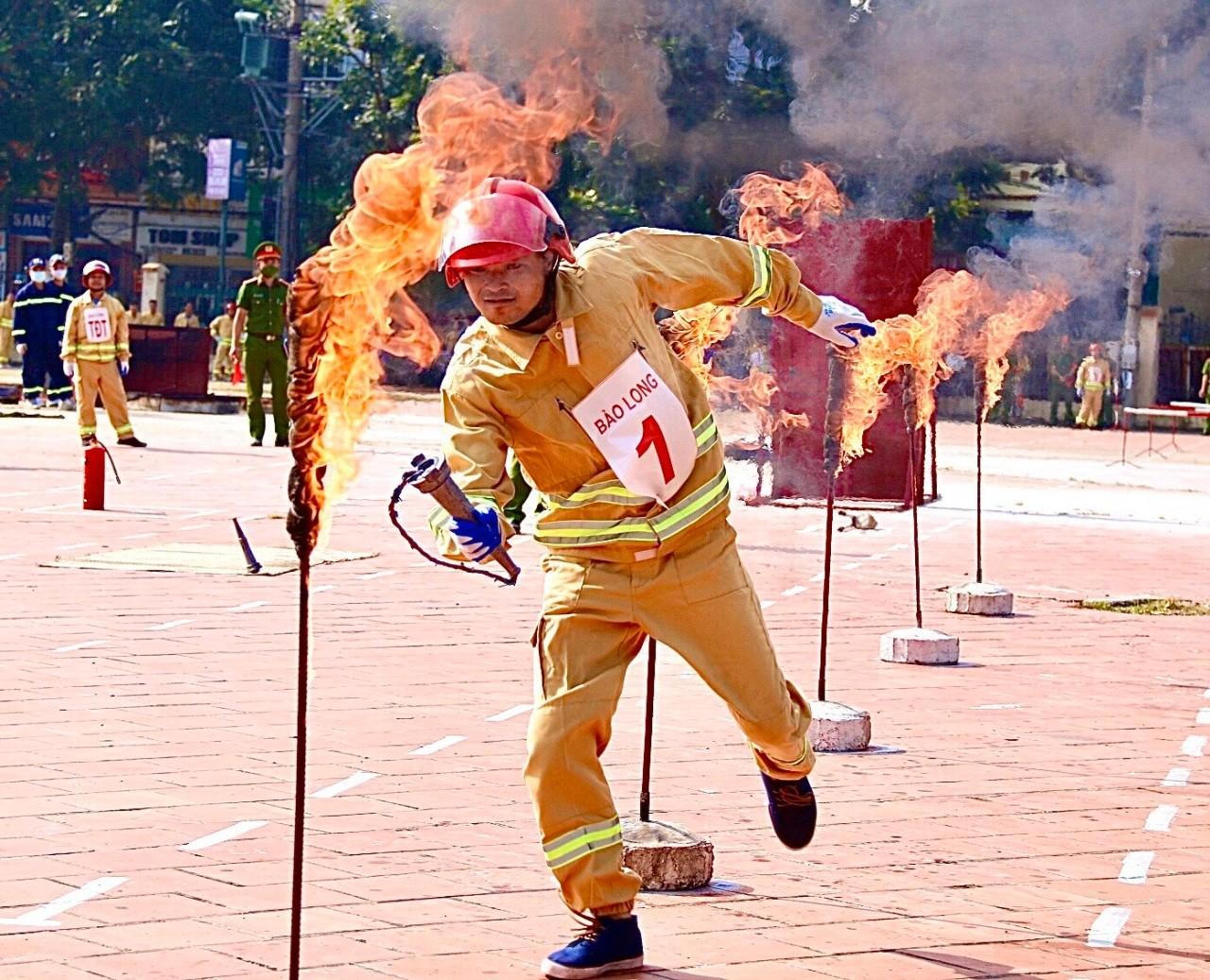 Lực lượng Cảnh sát PCCC và CNCH Công an tỉnh Lạng Sơn lập thành tích kỷ niệm Ngày truyền thống 