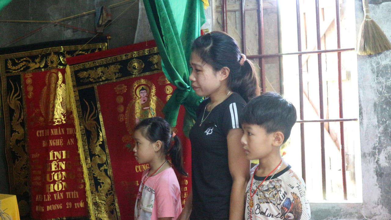 Nước mắt của góa phụ đau yếu có con bạo bệnh