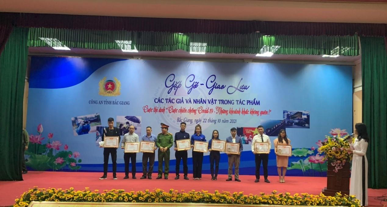 Công an tỉnh Bắc Giang tổ chức Lễ tổng kết và trao giải cuộc thi ảnh phòng chống COVID-19