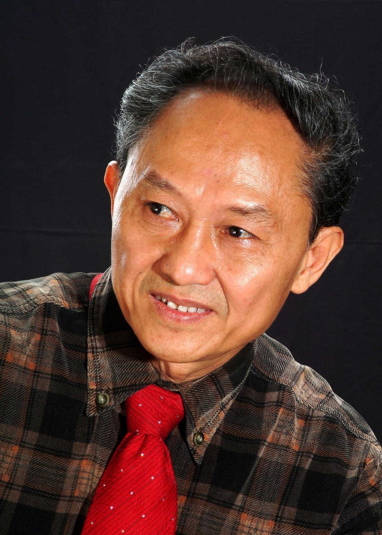 Triết lý sống trong các tác phẩm của nhà văn Phạm Việt Long