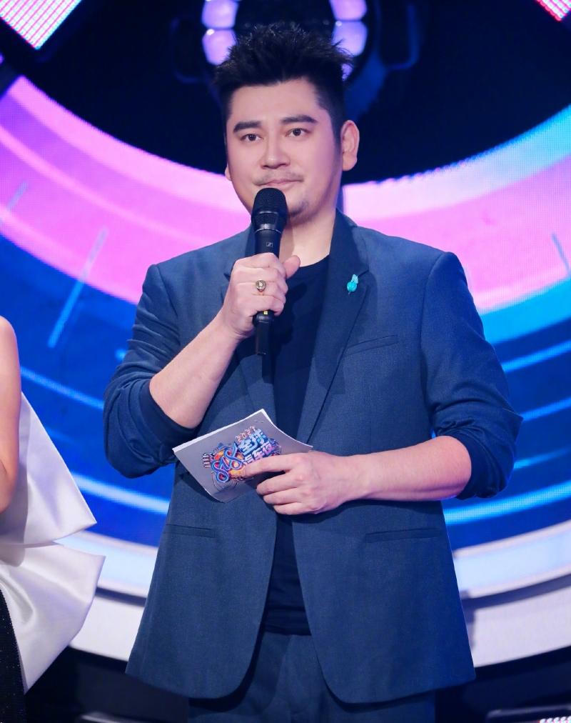 Nam MC nổi tiếng xứ Trung bị tố chuốc thuốc rồi xâm hại nữ diễn viên