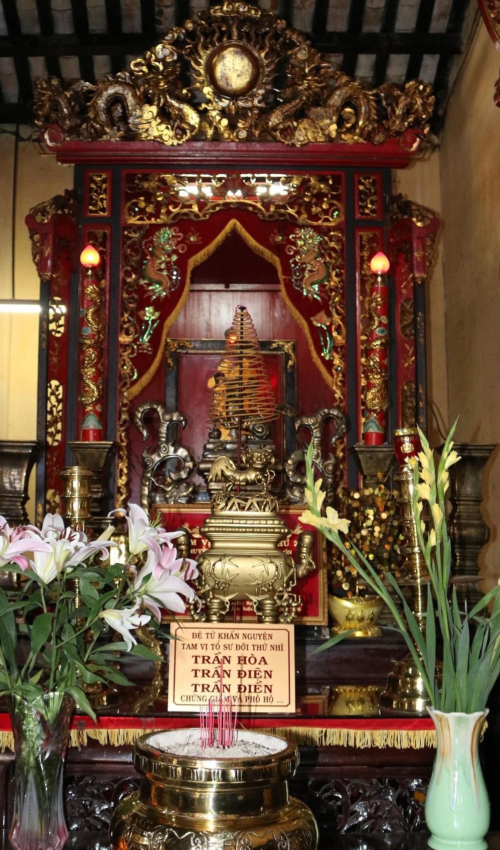 Khám phá ngôi đền cổ trăm tuổi thờ tổ nghề thợ bạc ở Nam bộ