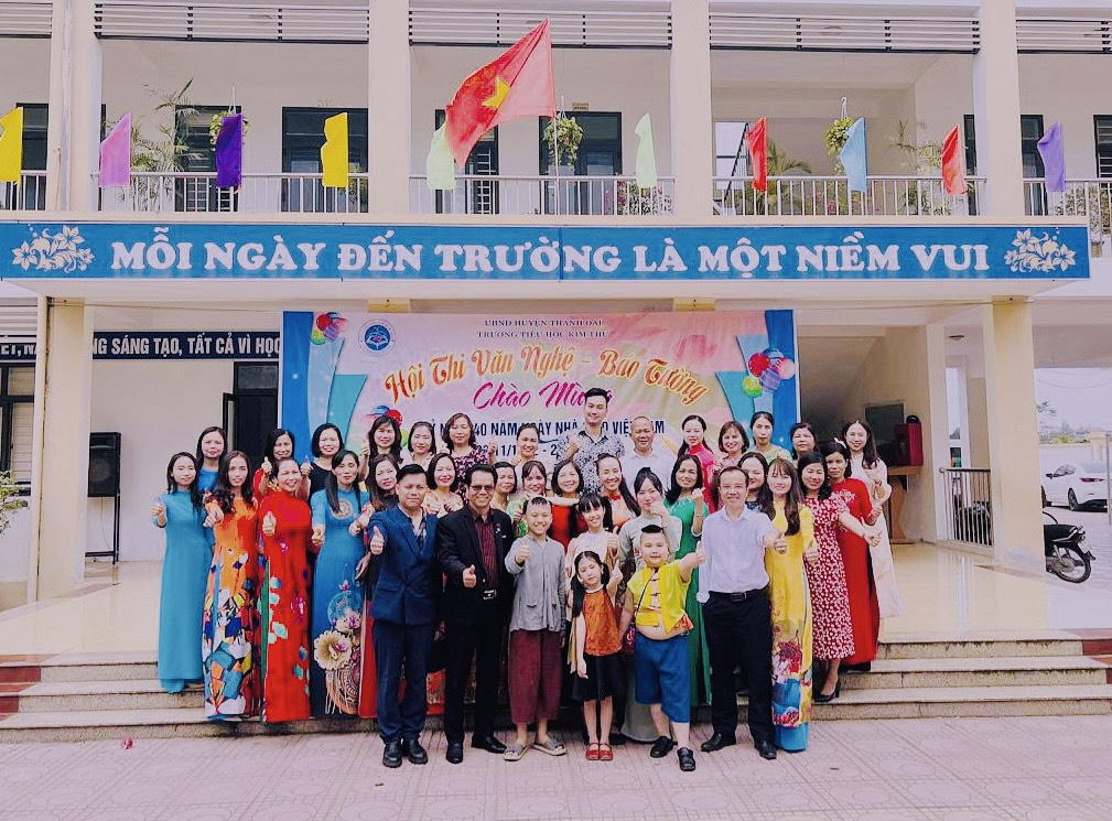 Cảm động những món quà thiết thực ekip Trạng Nhí dành tặng thầy cô nhân dịp 20/11