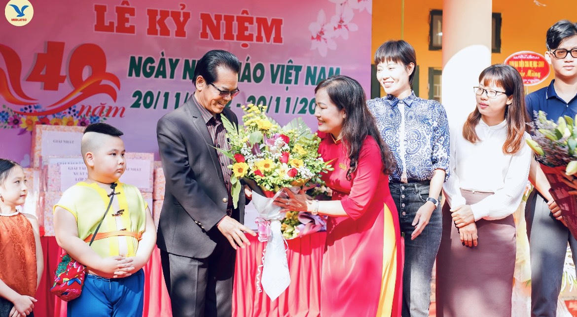 Cảm động những món quà thiết thực ekip Trạng Nhí dành tặng thầy cô nhân dịp 20/11