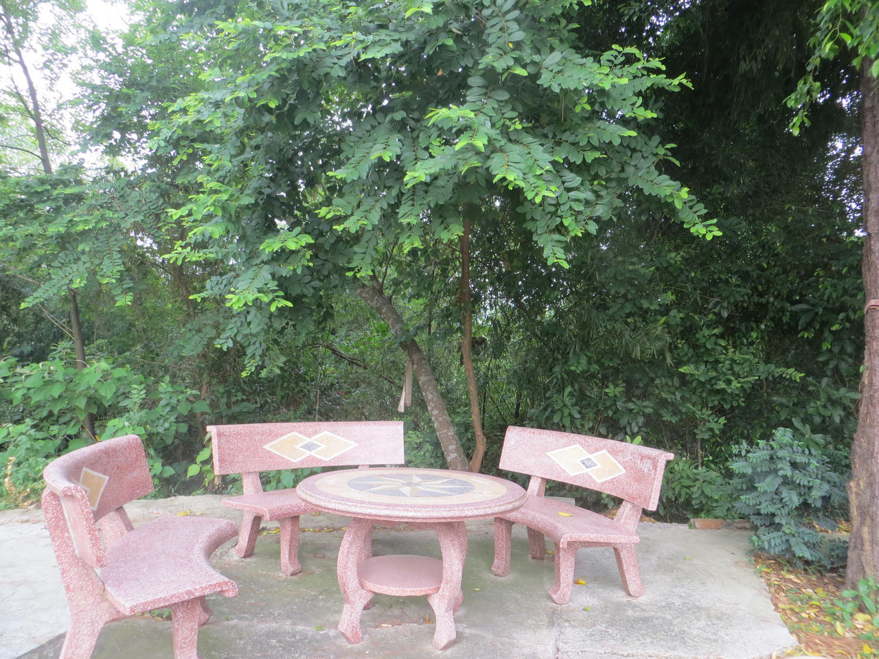 Ngôi miếu được dựng từ thời Hùng Vương trên đỉnh Cấm Sơn